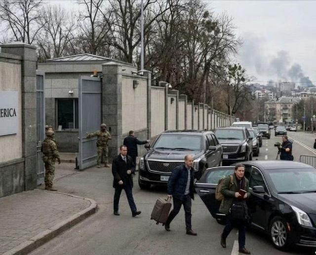 美国驻基辅大使馆人员开始撤离！鲁比奥信了，卡拉斯还在嘴硬。当地消息曾证实，美国驻