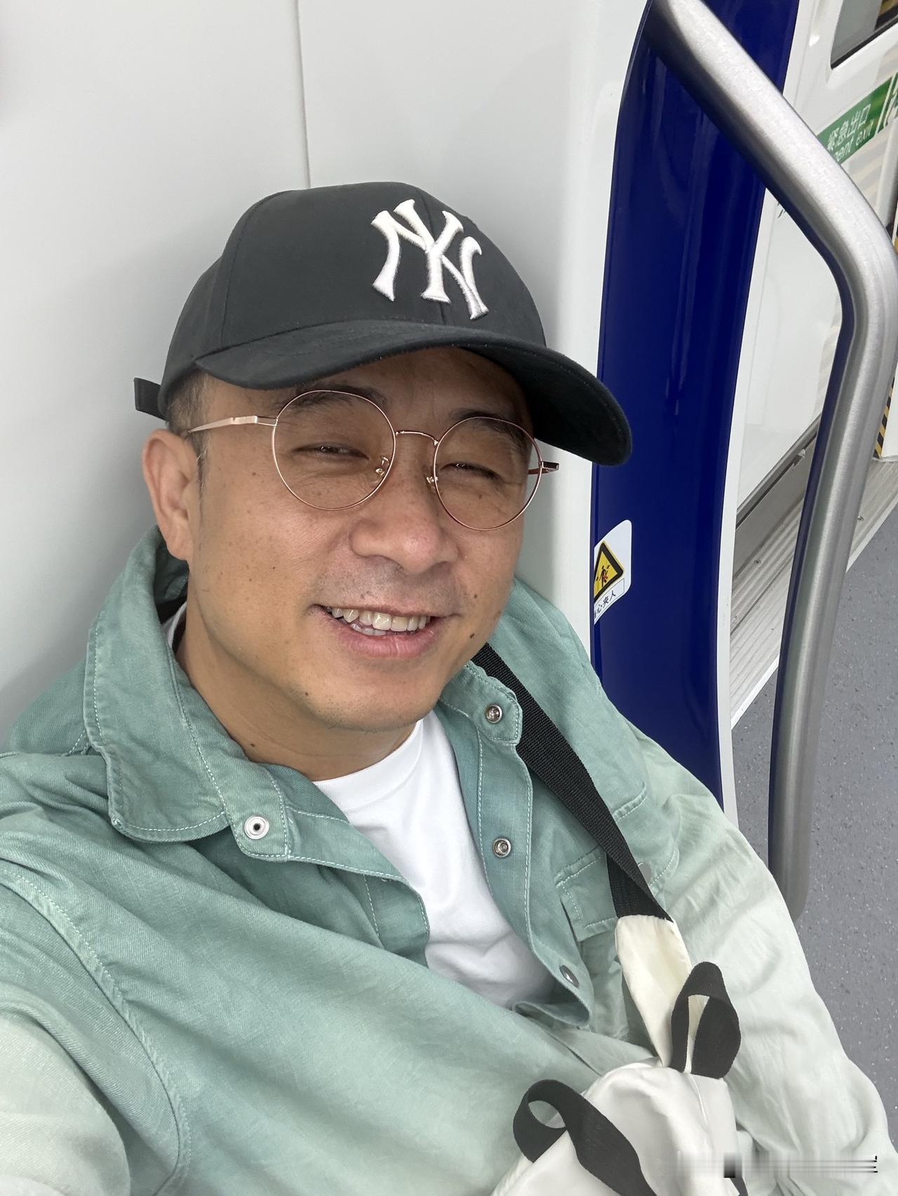 作为英语老师，我太懂每天大声阅读英语的重要性了。以前有个学生，英语基础差，单词记