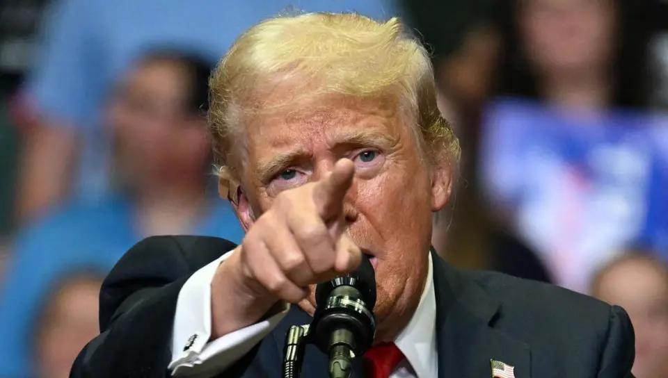 据说，中东那边的剧本早就写好了。第一幕，先借美国的手，把伊朗死死摁住。下一个镜头