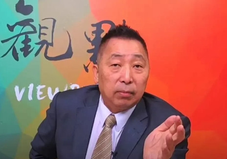 台湾时事评论员唐湘龙说：美国罩着的印度被打了，俄罗斯罩着的伊朗被打了，只有中国罩