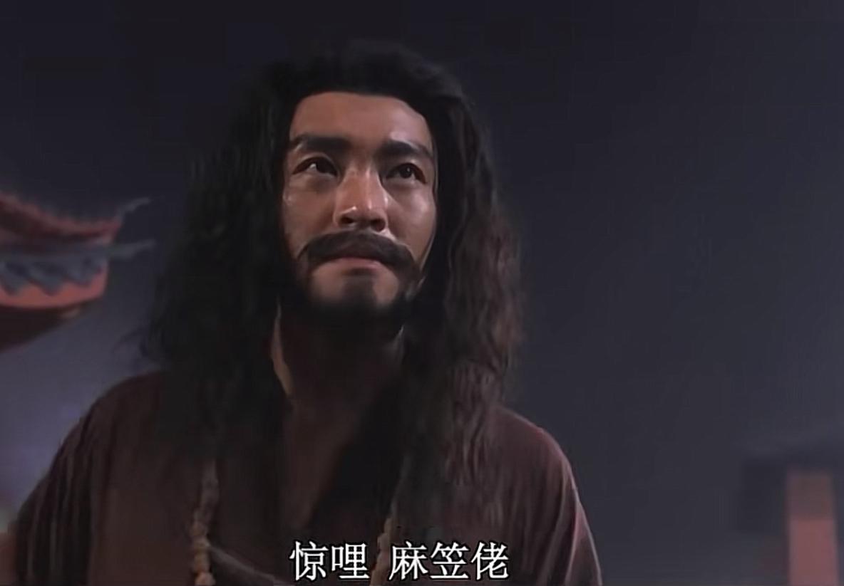 由于乌克兰无人机袭击导致大型炼油厂停产，俄罗斯汽油产量已降至仅相当于季节性平均消