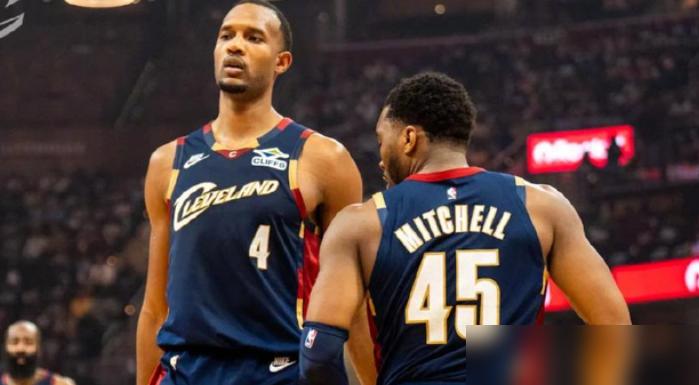 又一个常规赛骗子！骑士队这射手，常规赛三分命中率42%，一度比肩库里，结果一到季