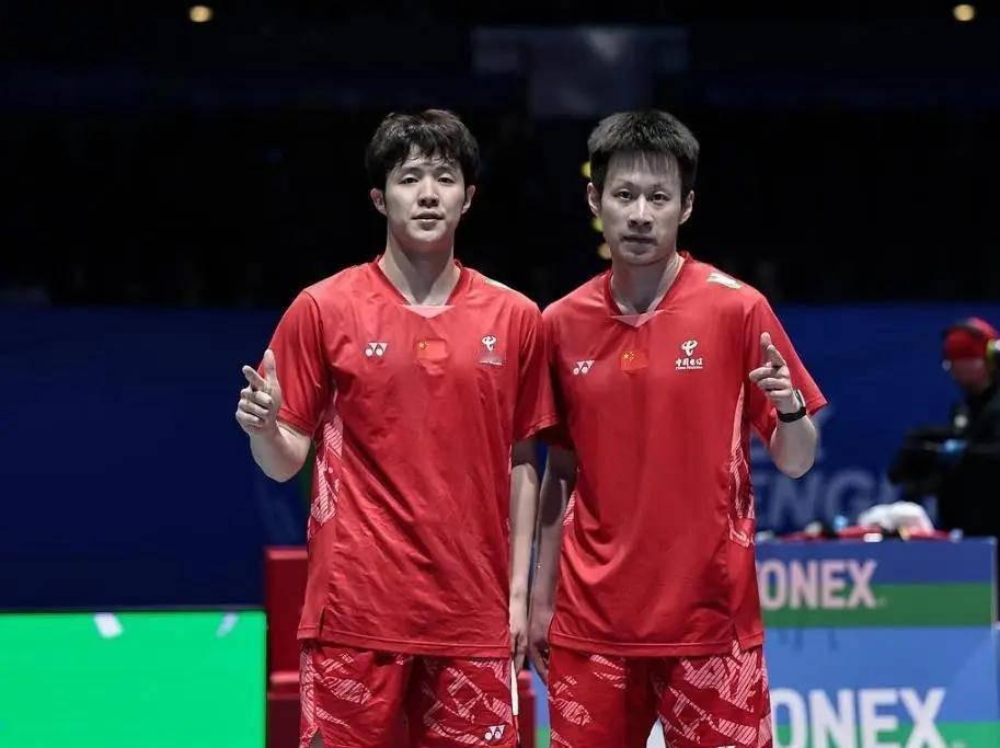 泰国赛国羽男双全线飘红，名将任何组合晋级正赛，两对小将组合横扫对手强势晋级16强