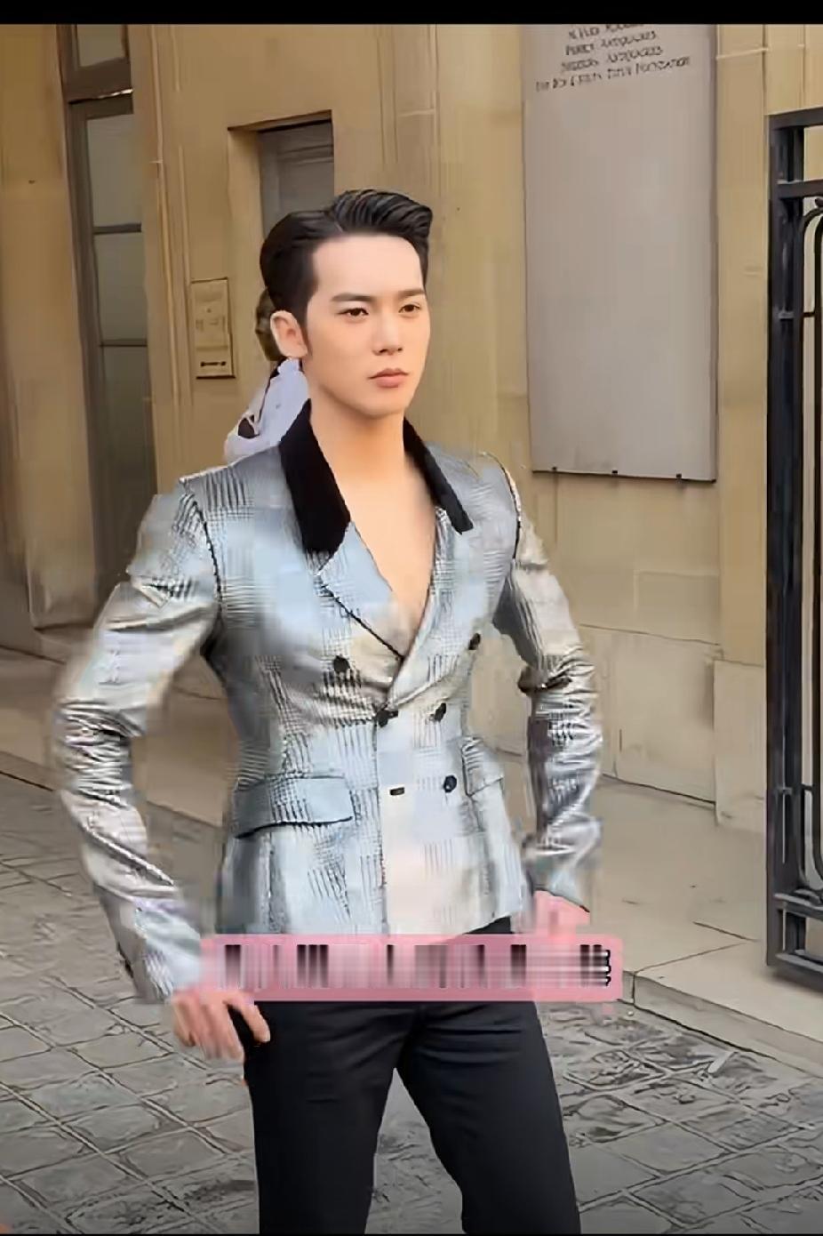 迪奥的时装真是一言难尽啊！这些款式都是生活中经常见的，改变了一点小细节，加了一些