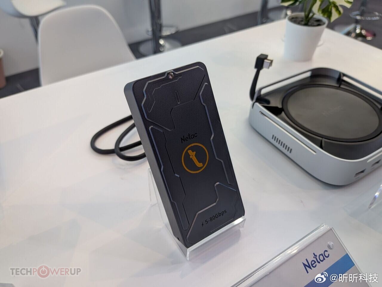 朗科在台北电脑展 2026 期间展示多款新品，涵盖 DDR5 内存条套...