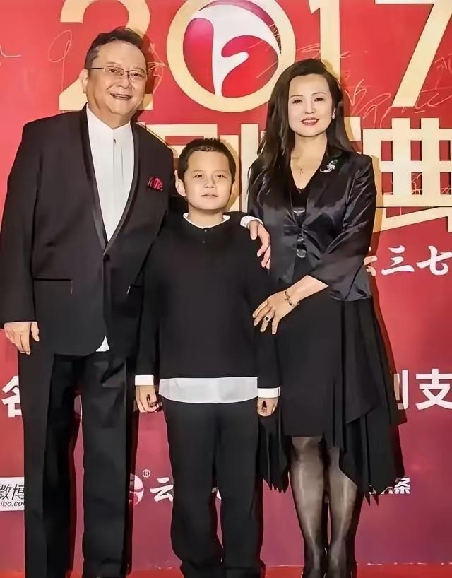 78岁的王刚，60岁的时候得了一子，本以为晚年可以安享清福，没想到现在17