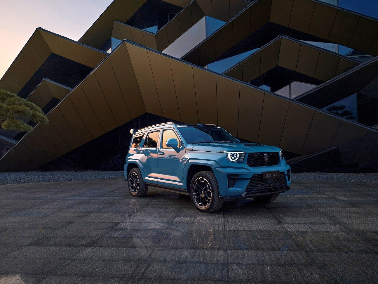 很多人选越野车，第一眼就看能不能有镇住场面的气势。全新坦克700以麒麟为设计灵感