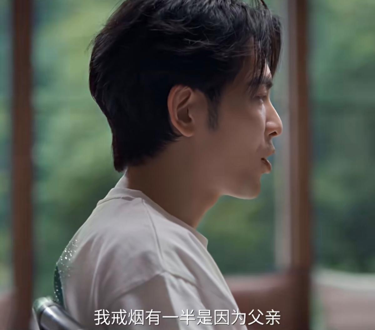 萧敬腾:“我戒烟有一半是因为我父亲，一半是因为我太太，十九岁那年戒的，我小学三年