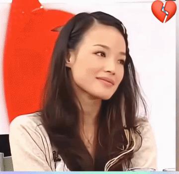 当年，不到30岁的舒淇被蔡康永问到当演员快乐吗？舒淇一瞬间就破防了，想尽一切办法