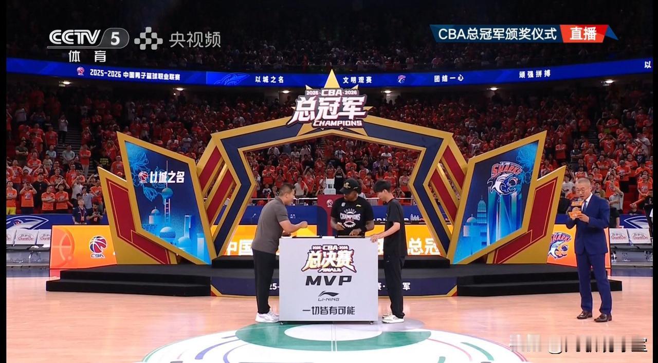 古德温应该庆幸自己当初跳出合同不与山西续约，否则这赛季他就不会加盟上海，就没有机