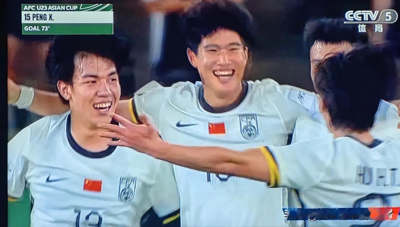 U23国足3-0越南，范志毅赛后点评，句句在理！谁说年轻球员顶不住？这场从