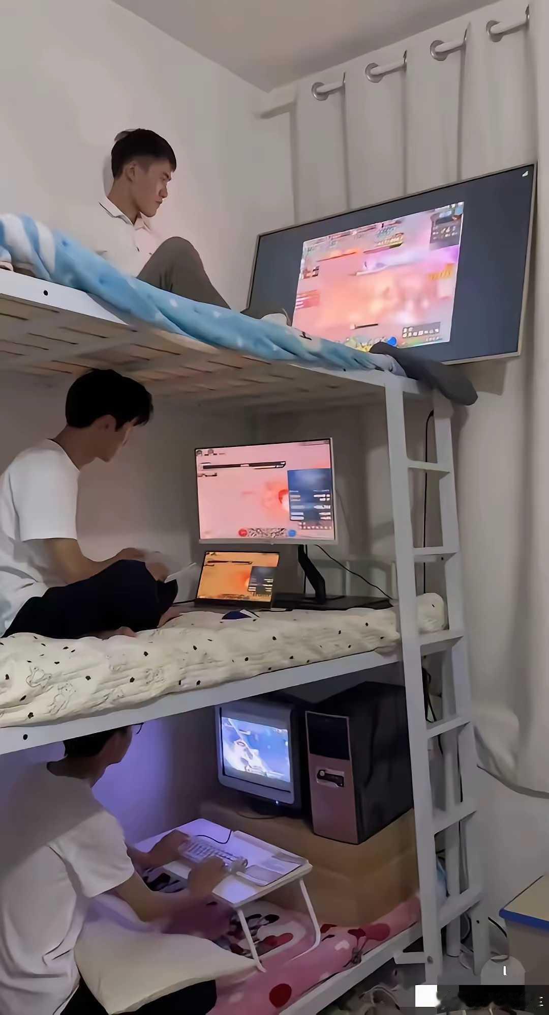 这就是很多当代大学生，毕业即失业的原因。这样的大学生，毕业能找到工作都是没天理。