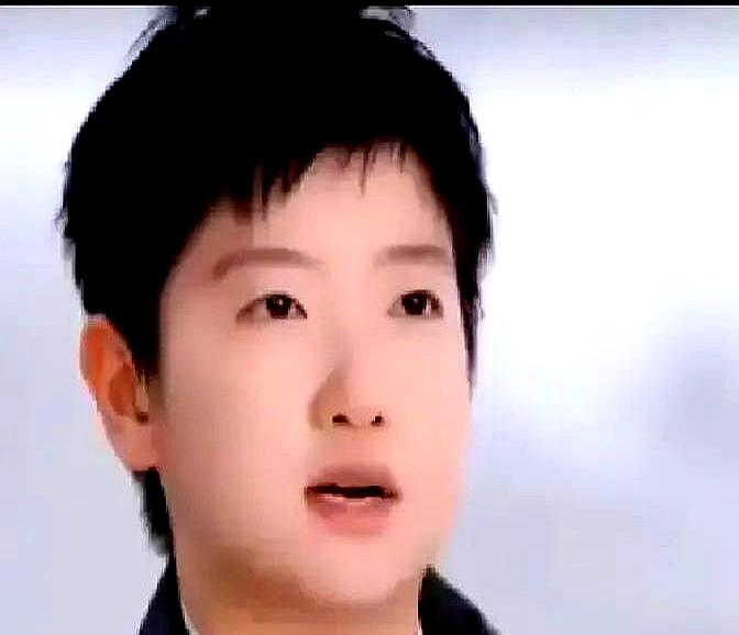 任凭外面说她人气掉了莎莎半年不接综艺，专注排话剧、做专辑，不在意外界说她