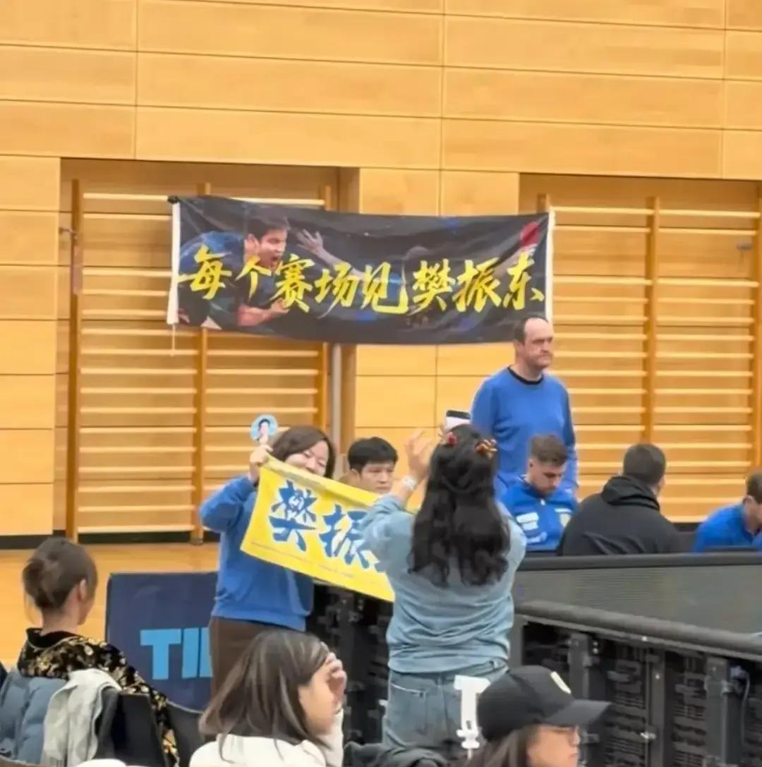 比赛打到决胜局，樊振东突然转身离场——裁判的哨声还没响。他在WTT法兰克福冠军