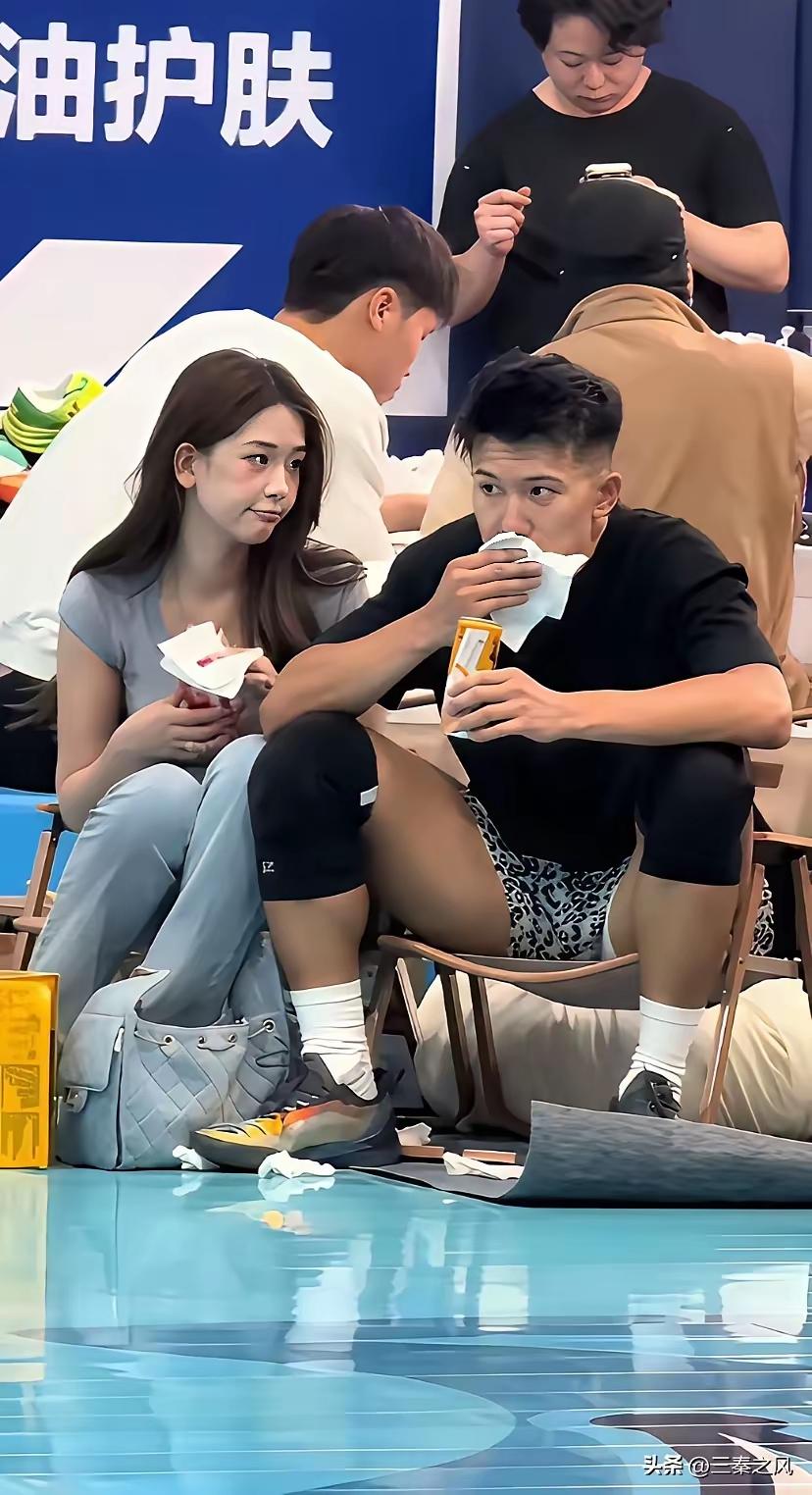 有哪些女性对你暗生情愫的暗示呢?可能只有在学校时才会有这种爱情吧，踏入社会已经