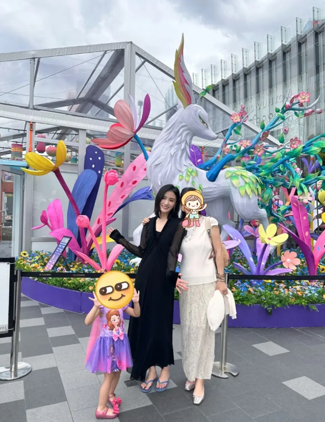 海哈金喜带女儿曼谷度假，李亚鹏拜托朋友照顾，人品真的无可挑剔！