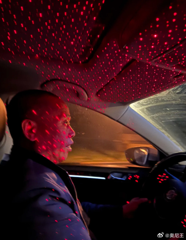 他说他要买个星空顶！这下实现了！