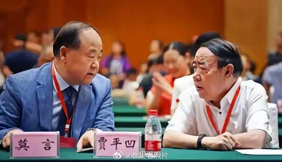 猜猜，他俩在聊什么呢？
