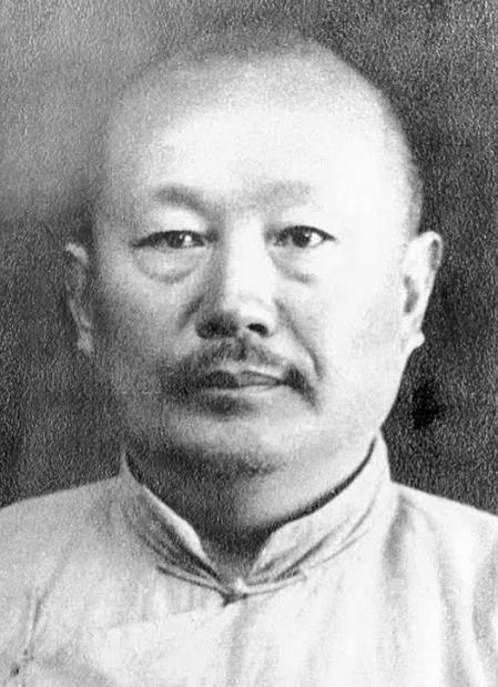 1928年，蒋介石急令范石生逮捕朱德，范石生却当着朱德、陈毅的面，把告密者丁煦击