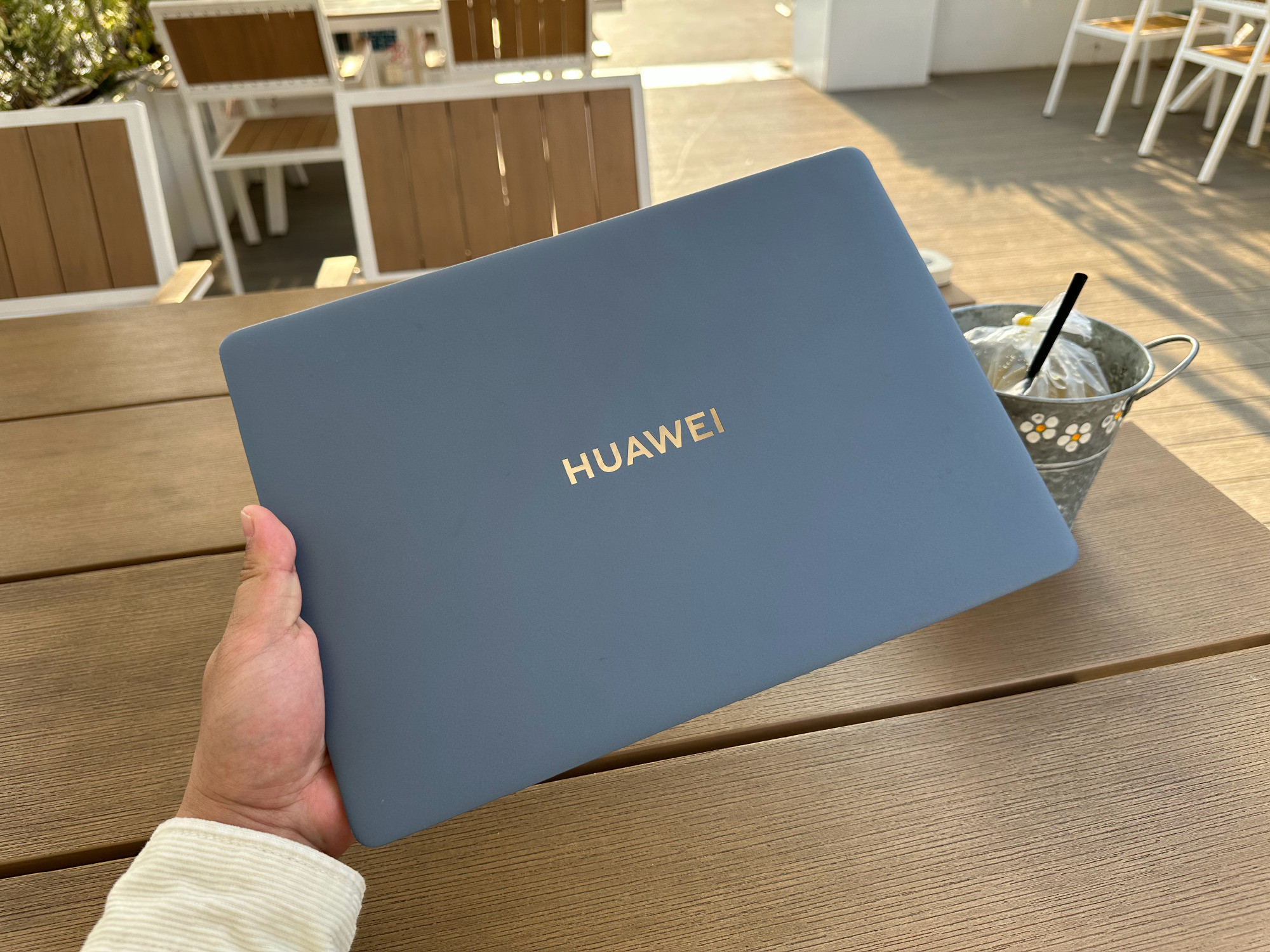 之前用的华为MateBookX非常好用，我基本去哪远一点的地方都带着，工作来说