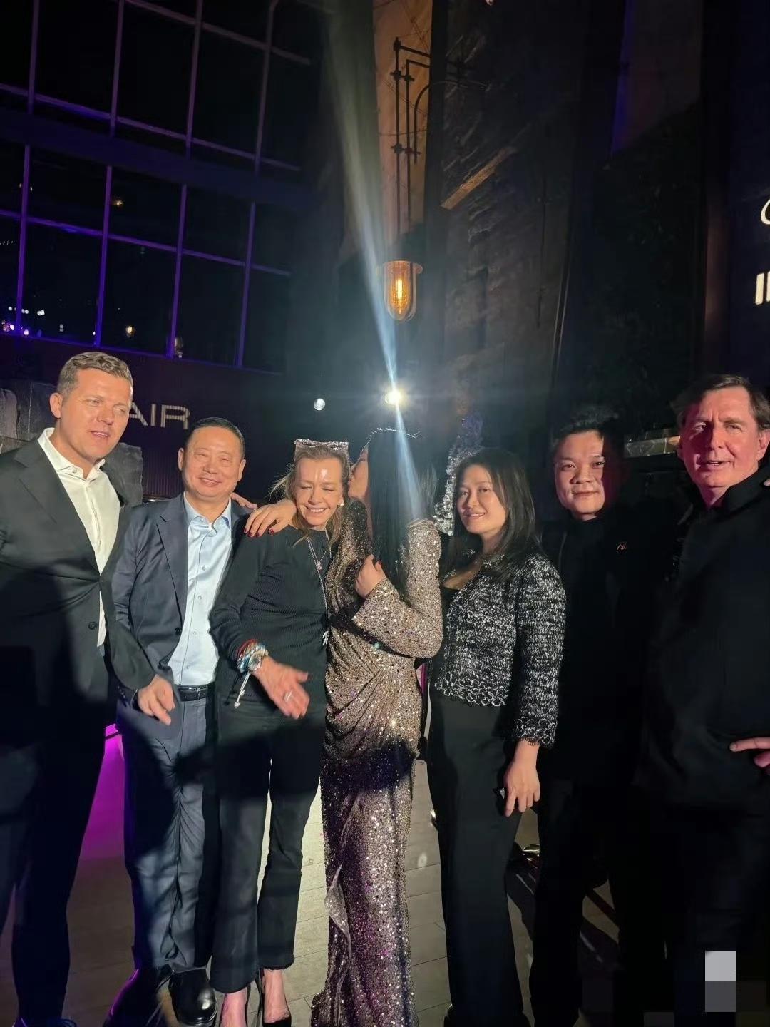 李湘自曝喝醉了，原因是萧邦总裁卡罗琳与王诗龄贴耳交谈，让李湘很激动，她便多喝了一