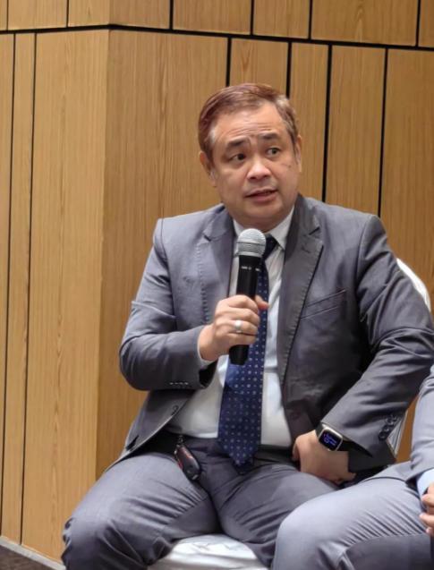 一位菲律宾教授的大实话：“我不喜欢中国，但必须感谢中国！他的直言，在网络上炸开了