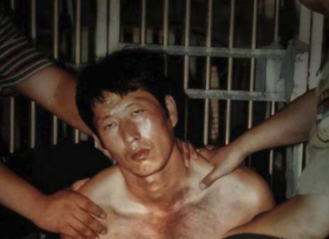 2005年，白宝山情人谢宗芬被提前释放，当狱警把她送到大门口后，她没有选择回家，