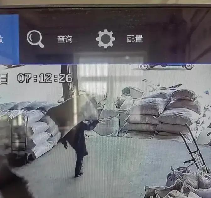 安国一天挣几百真不是吹，搬个货就能搞定。我家10吨货要挪200米，叫了仨开三轮的