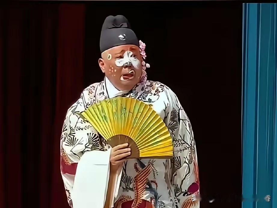 而赵本山的成功之处，是把二人转这种原本流于市井的通俗表演，剔除其中的糟粕，最终推