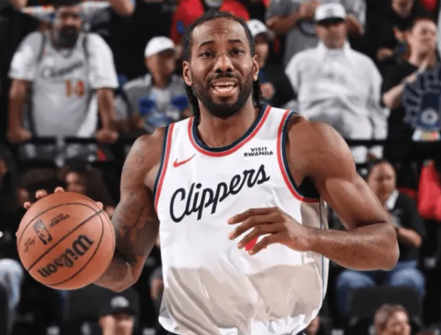 NBA常规赛，快船战胜鹈鹕。赛后，快船球员科怀-伦纳德接受媒体采访，谈及乔丹-米