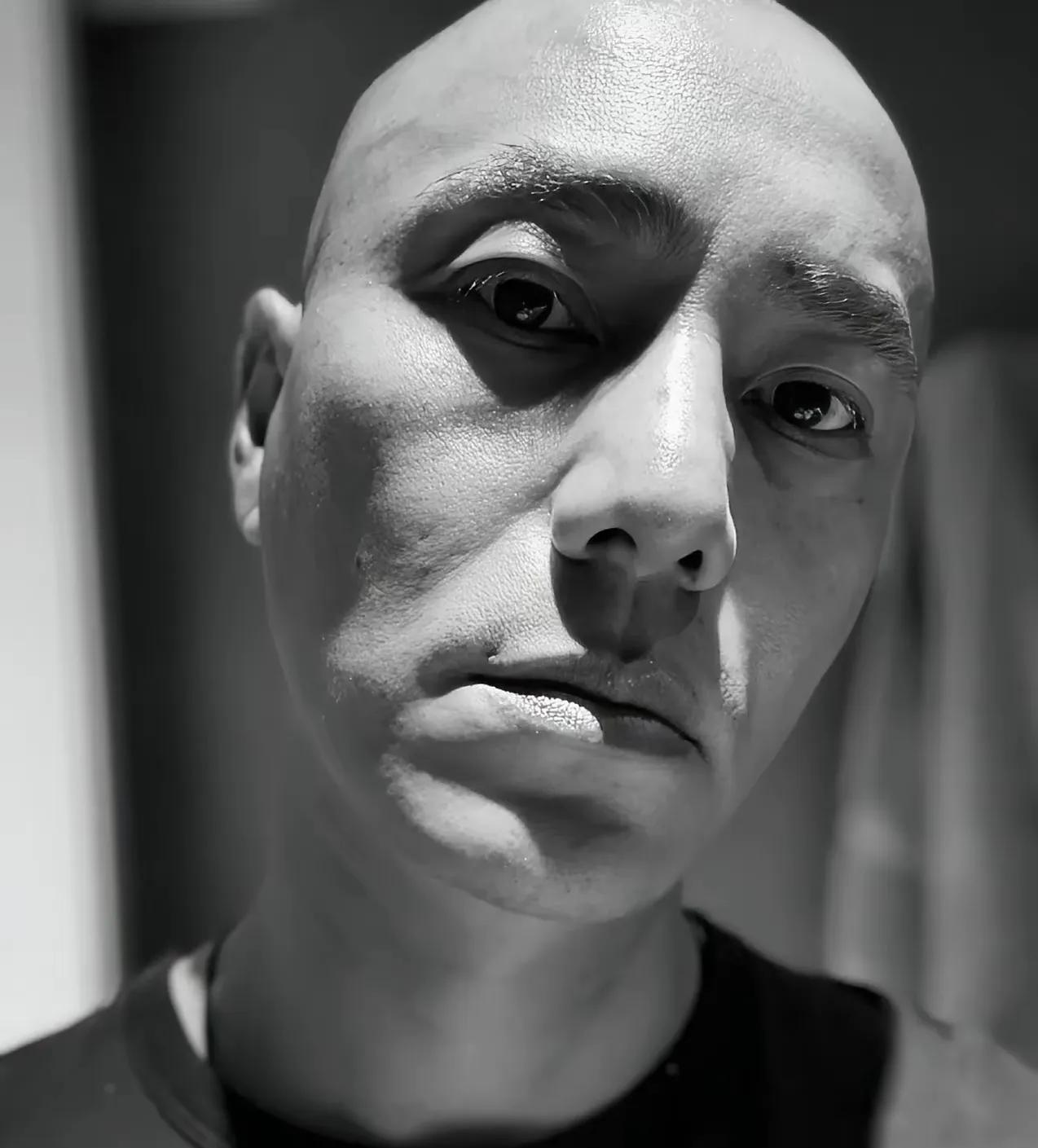 陈坤一向喻为川渝靓仔，多数人对他的外表给予肯定。但是，随着年龄的增长，以及发量