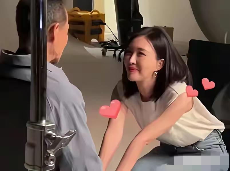 王石一句“你太装了”，简直是撕开了田朴珺最想藏的遮羞布，这哪里是夫妻间的拌嘴