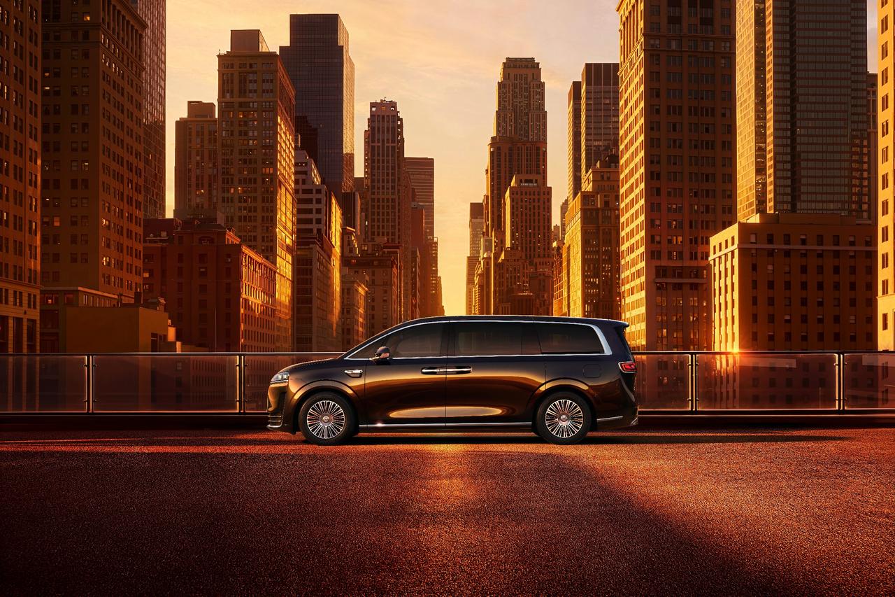 鸿蒙智行首款旗舰MPV——智界V9于5月15日正式上市，新车共推出Max、Max