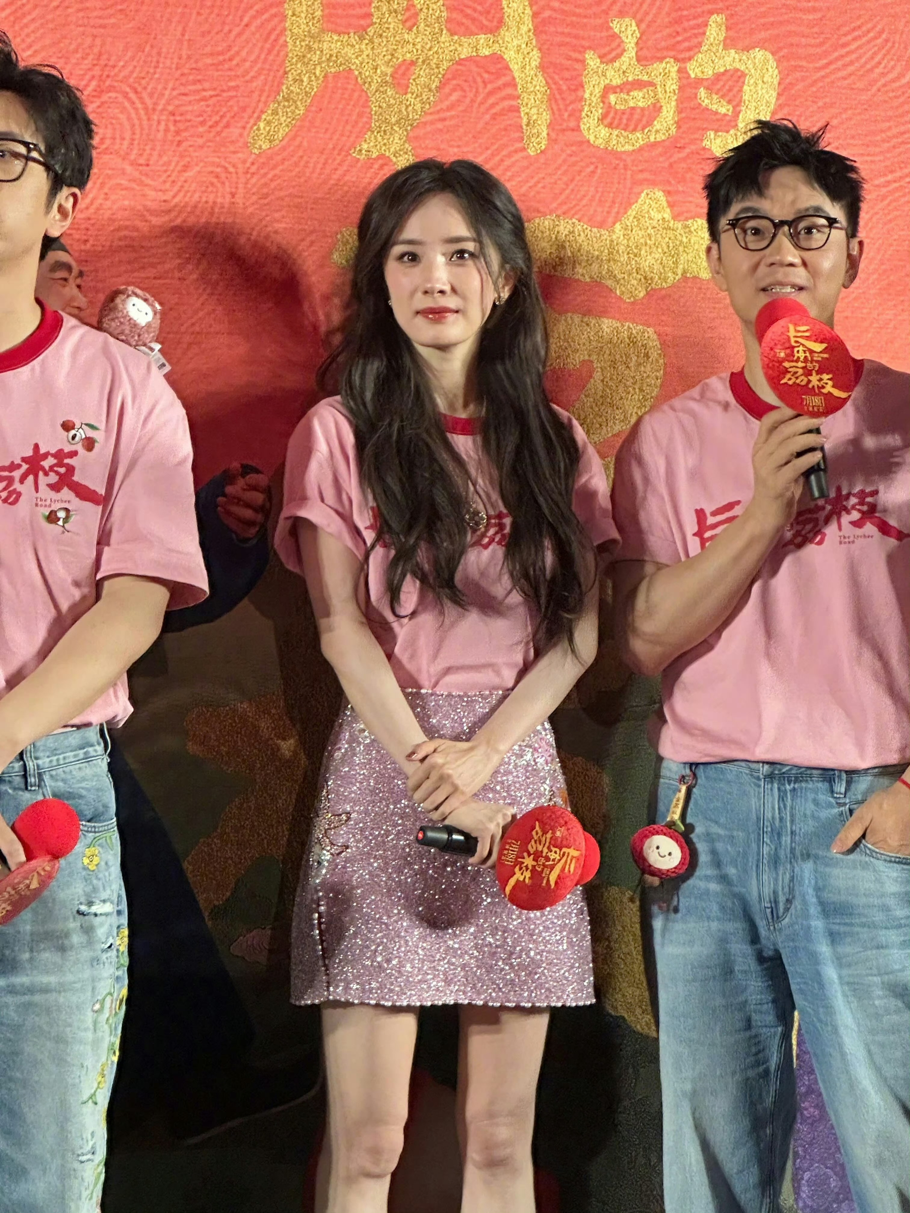 不得不说杨幂这两个月势头又起来了在星光璀璨的名利场“势头”是很重要的一旦成功起势