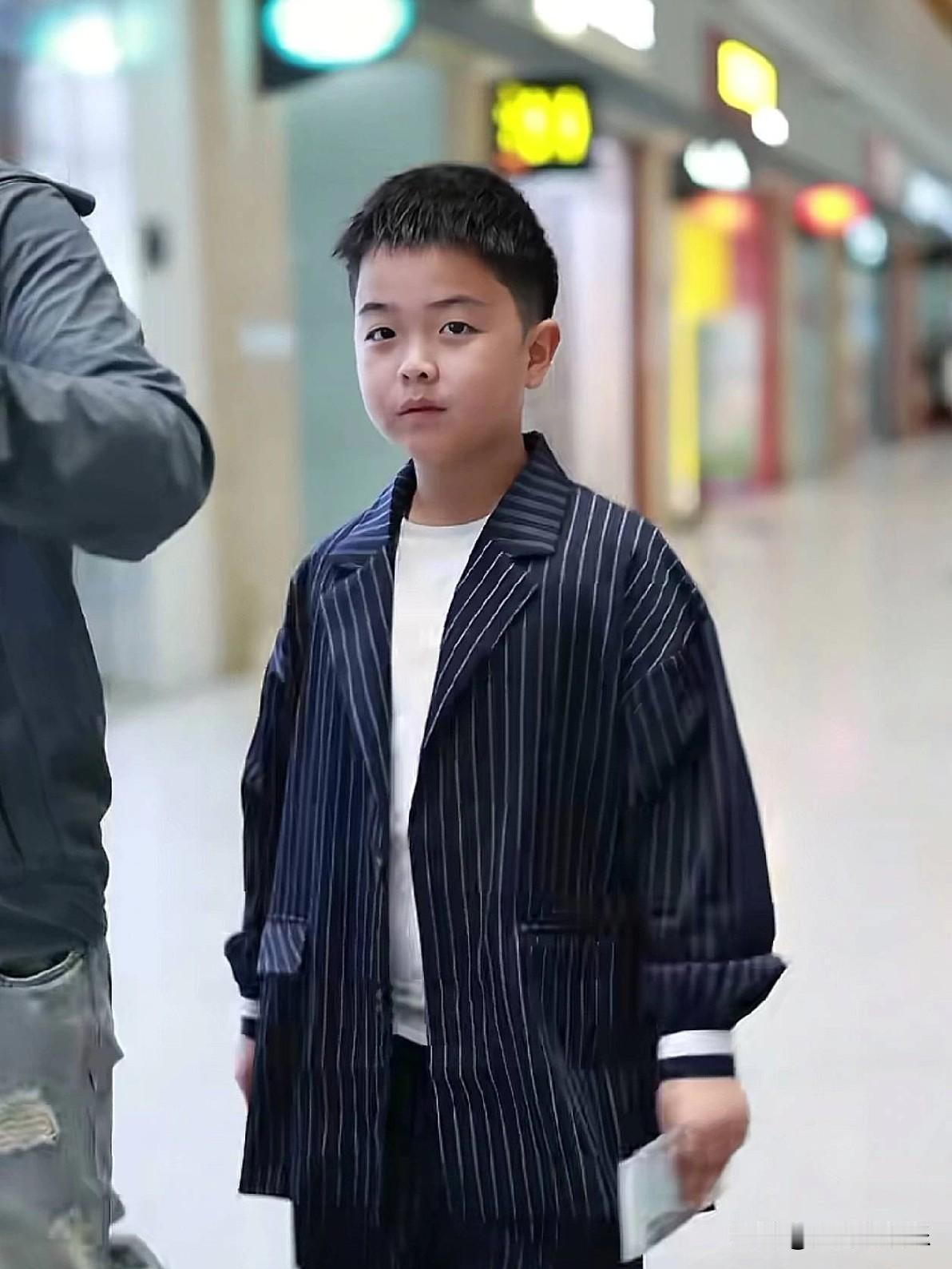 佟丽娅儿子要哭晕在厕所了，本来以为自己和小酒窝是最要好的，没想到她和轩轩一起