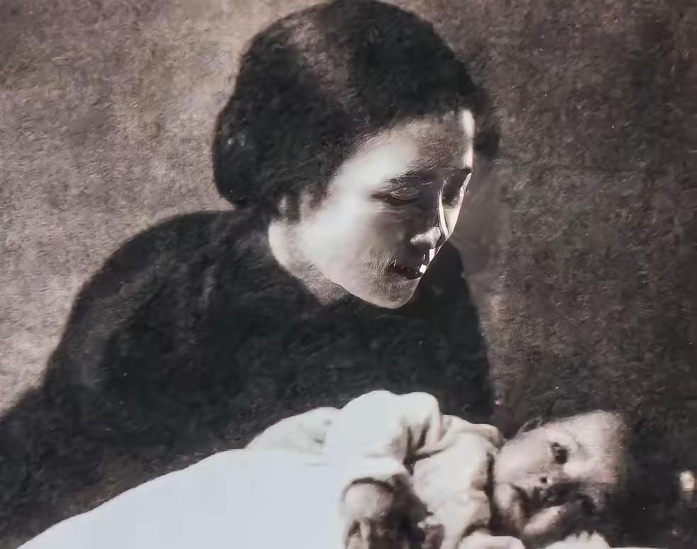 1955年2月，梁思成邀请名中医施今墨给林徽因看病，施今墨曾应邀为孙中山、汪精卫