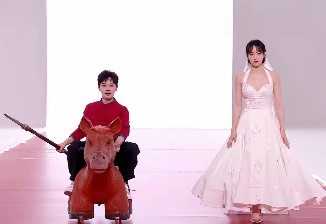 这是没有审美了吗，把宋茜变成小矮人，曹骏变成了三岁小孩，好好的走路不好吗？