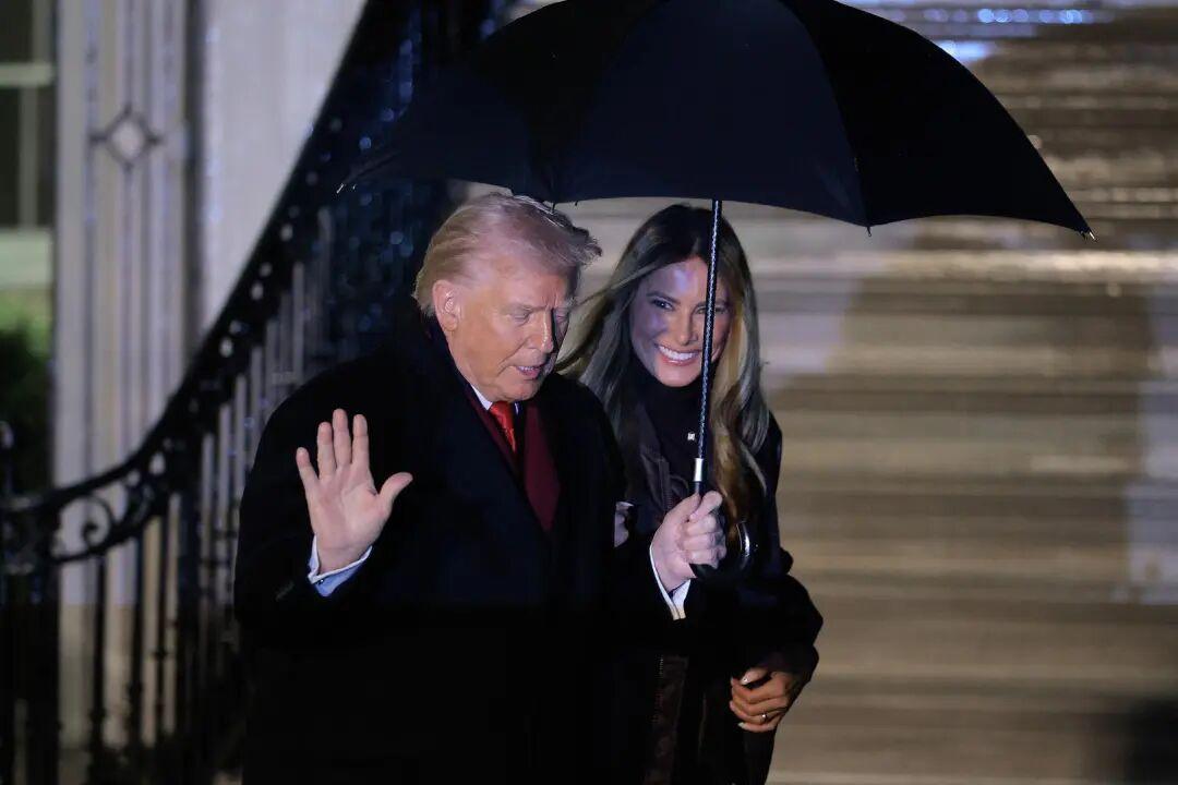 突发！FBI解密文件炸翻全网！梅拉尼娅紧急发声，白宫火速辟谣，真相太惊人国