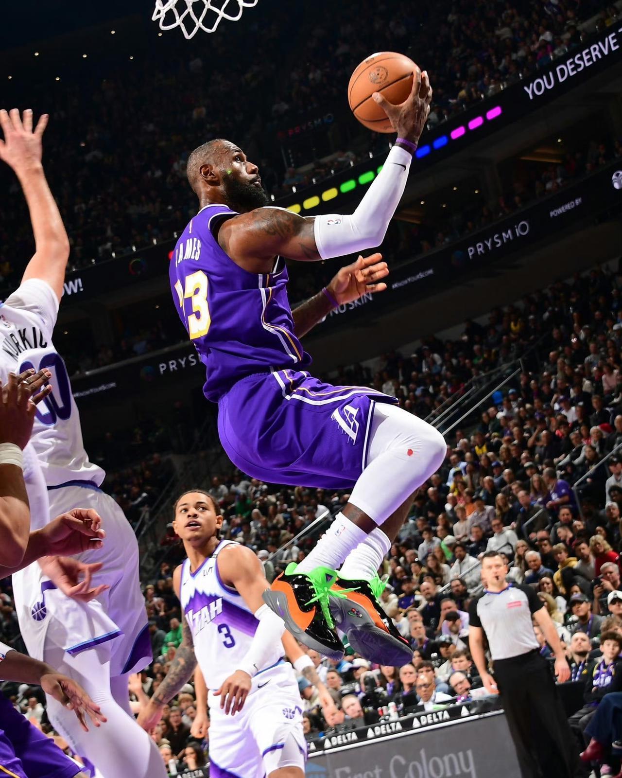 詹姆斯数据杀疯了！老詹从15分到22分，命中率暴涨30%！这不是复出，这是