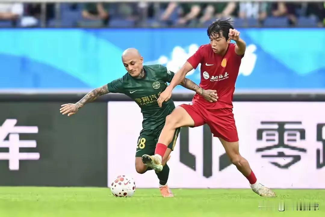 防泥鳅型进攻球员向来是中国队的短板看了李镇全防的米特里策变得暴躁我看国