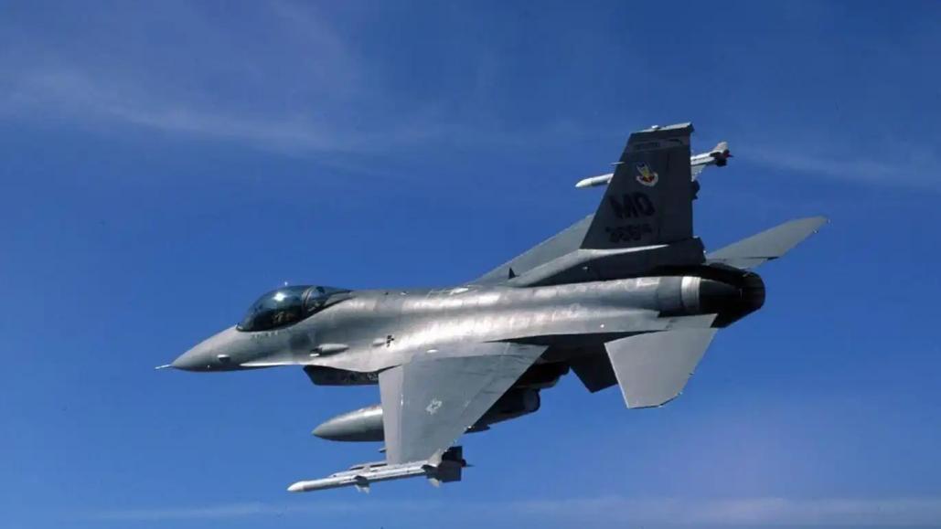 台湾当局宣布了！ 1月15日，台湾地区空军宣布：在海委会、海巡署、空勤总队及