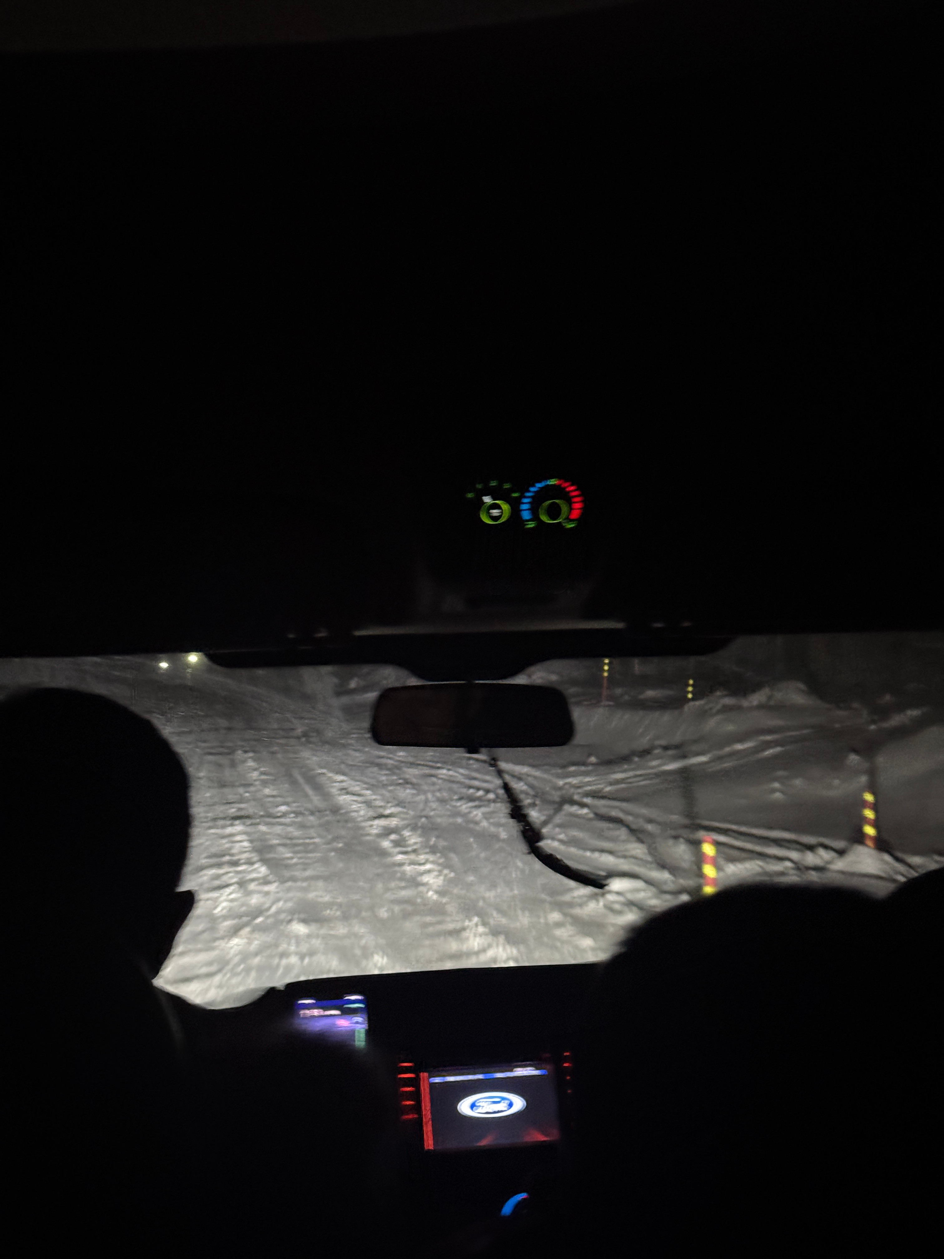 一早从哈尔滨出发开车去黑河，结果大雪高速封了，走了14个小时的国道，全程三四十公