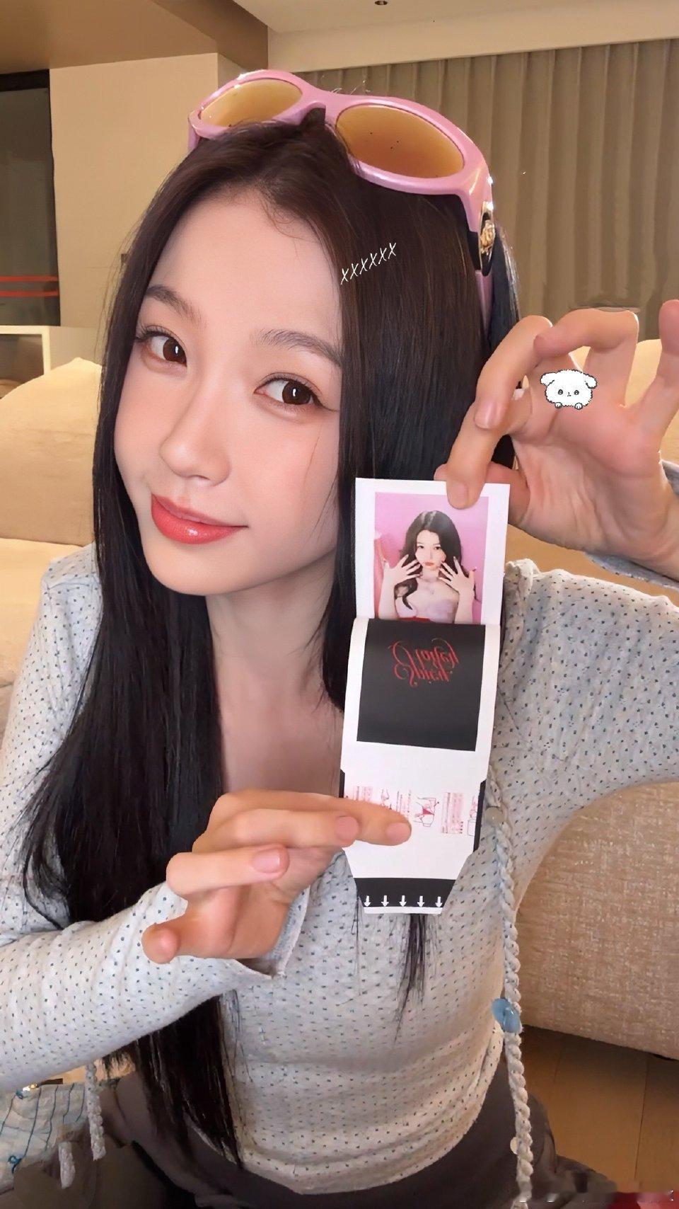 虞书欣衣帽间虞书欣和朋友一样的分享穿搭，昨晚实在是太幸福了