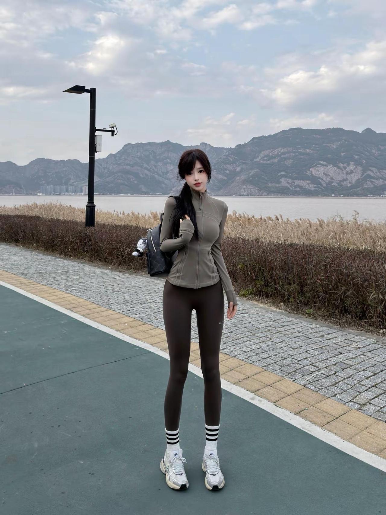 游牧灰尊好看诶。