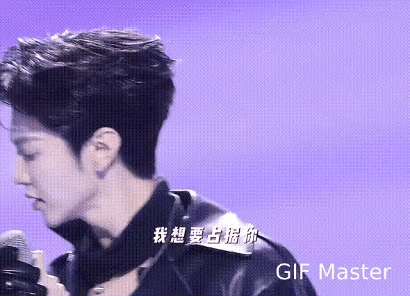 李一桐假唱忘记举话筒，假唱太尴尬？李一桐和陈哲远小年夜的舞台表演本来可以大出