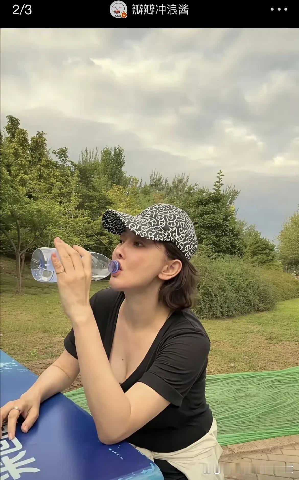 牛莉也老了，这身材都是岁月的痕迹，女神也抵抗不了时间啊！