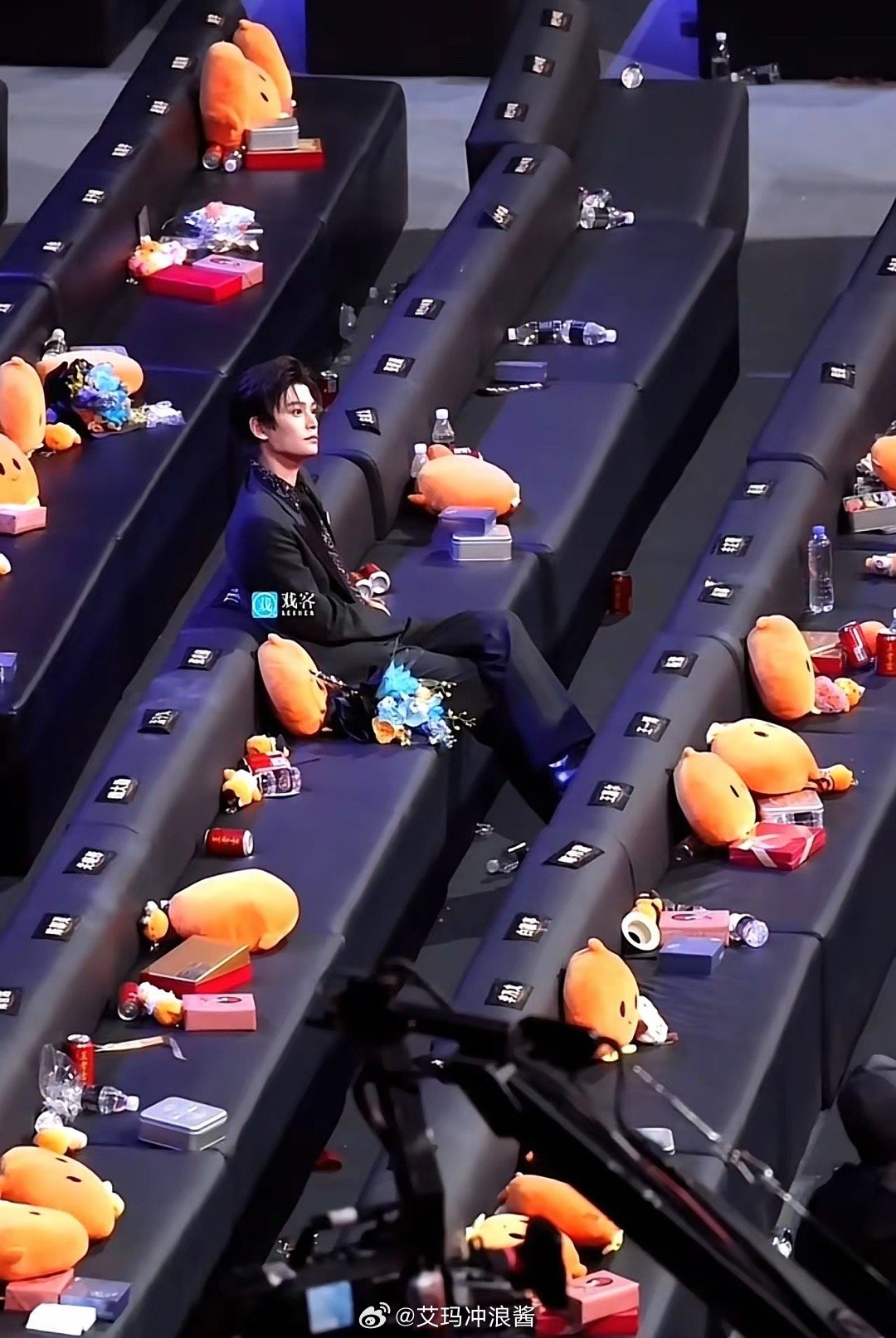 什么时候，守规矩反而成了异类？