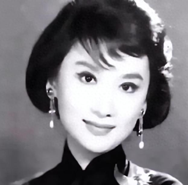 1924年，张学良迎娶如夫人谷瑞玉。新婚之夜，张学良说：“从今往后，我去哪里，你
