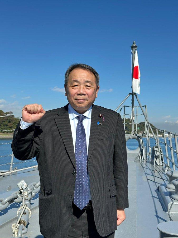 汉奸石平：今天，我作为维新联合领导藤田先生率领的考察团成员，参观了位于横须贺的自