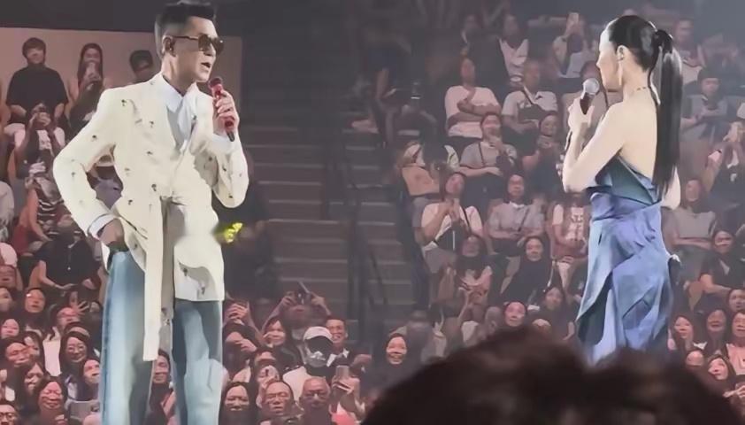 不对比不知道，那英和古天乐这两场演唱会，反差感也太强了。那英的演唱会直接办成内娱圈团建现场。​台下包